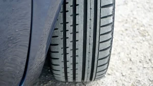 Afraid of Hydroplaning in the Rain? A Handheld Tread Depth Gauge Checks Your Risk in 1 Minute